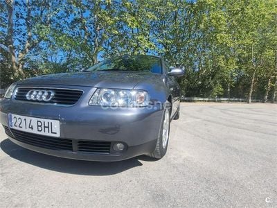 Usado Audi A3 Ambiente 110 HP (80 kW) 2001 Cinzento Citadino