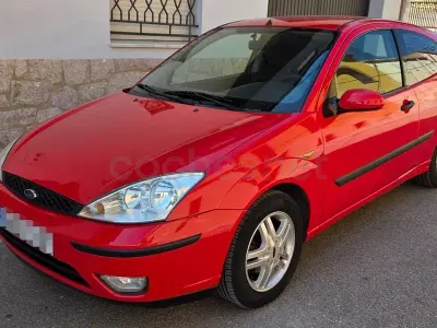 Usado Ford Focus Trend 115 CV (84 kW) 2001 Rojo Berlina