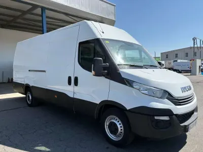 Usado Iveco Daily 156 CV (114 kW) 2018 Blanco Van