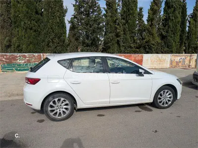 Usado Seat Leon Reference 105 CV (77 kW) 2014 Blanco Berlina