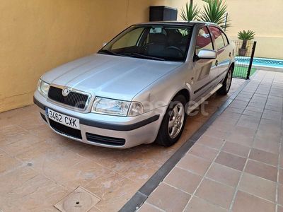 Gris / plata Usado 2004 Skoda Octavia Elegance Berlina | 2500 € (Caro)