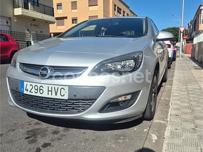 Usado Opel Astra Excellence 140 CV (102 kW) 2013 Gris / plata Berlina