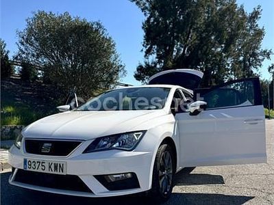Usado Seat Leon Style 130 CV (95 kW) 2019 Blanco Berlina