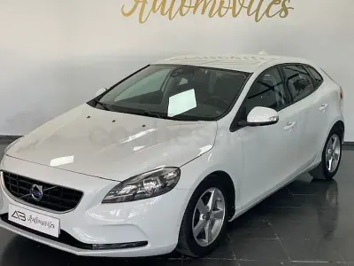 Usado Volvo V40 Momentum 190 CV (139 kW) 2014 Blanco Berlina