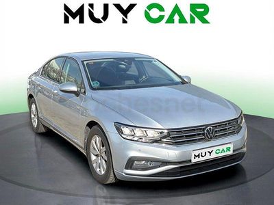 Usado VW Passat Business 150 CV (110 kW) 2021 Gris / plata Berlina