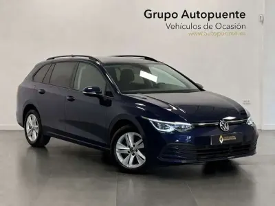 Usado VW Golf VIII Life 116 CV (85 kW) 2022 Azul Familiar