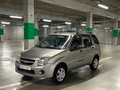 Usado Suzuki Ignis 69 CV (50 kW) 2005 Gris / plata Utilitario