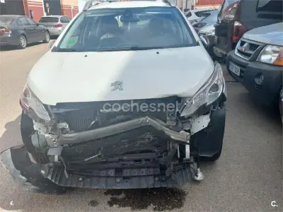 Begagnad Peugeot 2008 Allure 100 HK (73 kW) 2015 Vit SUV