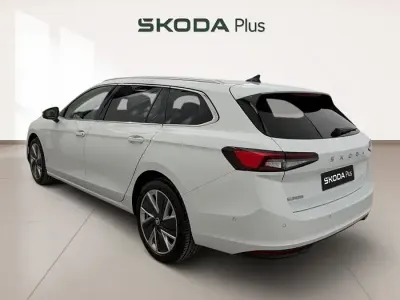 Usado Skoda Superb Selection 150 CV (110 kW) 2024 Blanco Familiar