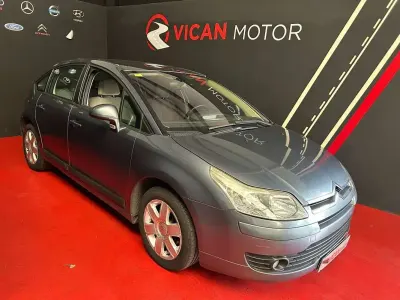 Usado Citroën C4 Exclusive 110 CV (80 kW) 2005 Gris Utilitario