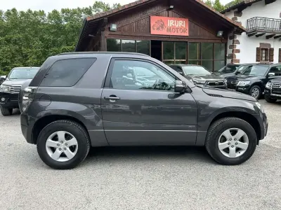 Usado Suzuki Grand Vitara City 165 CV (121 kW) 2011 Gris SUV