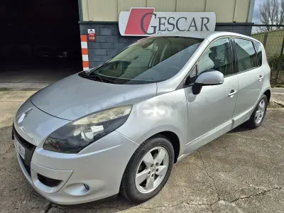 Usado Renault Scénic Dynamique 110 CV (80 kW) 2011 Gris / plata Monovolumen
