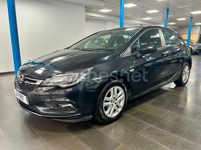 Usado Opel Astra Selective 125 CV (91 kW) 2016 Negro Berlina