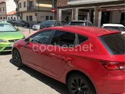 Usado Seat Leon Style 125 CV (91 kW) 2018 Rojo Berlina