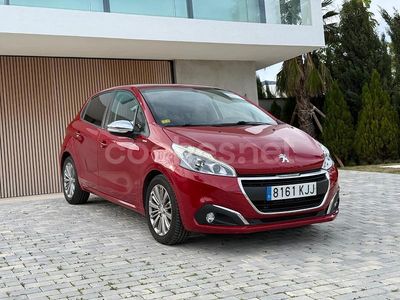 Usado Peugeot 208 Allure 82 CV (60 kW) 2018 Rojo Utilitario