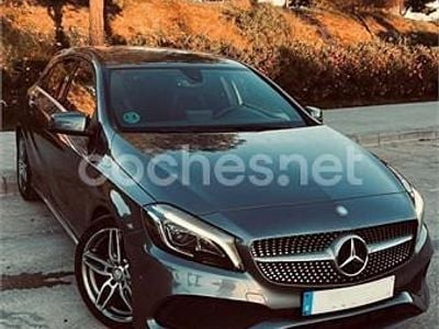 Usado Mercedes A180 AMG line 122 CV (89 kW) 2017 Gris / plata Berlina