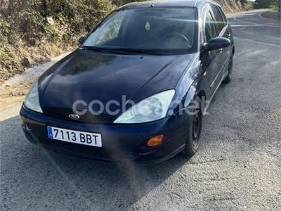 Usado Ford Focus Trend 90 CV (66 kW) 2000 Azul Berlina