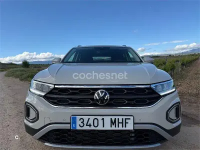 Usado VW T-Roc Life 150 CV (110 kW) 2023 Beige SUV