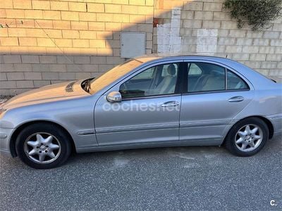 Usado Mercedes C200 Avantgarde 163 CV (119 kW) 2002 Gris / plata Berlina