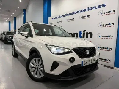 Usado Seat Arona Style Plus 110 CV (80 kW) 2022 Blanco SUV