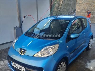 Usado Peugeot 107 68 CV (50 kW) 2006 Azul Utilitario