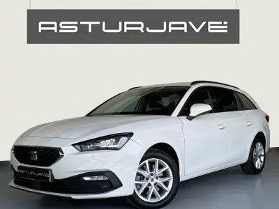 Usado Seat Leon Style 115 CV (84 kW) 2022 Blanco Familiar