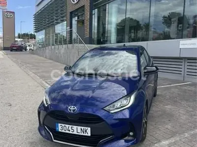 Usado Toyota Yaris Hybrid Plus 116 CV (85 kW) 2021 Azul Berlina