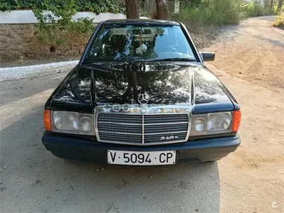 Usado Mercedes 190 126 CV (92 kW) 1988 Negro Berlina