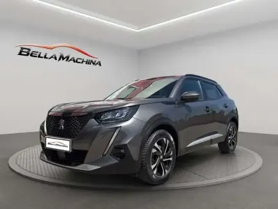 Usado Peugeot 2008 Allure 110 CV (80 kW) 2022 Gris SUV