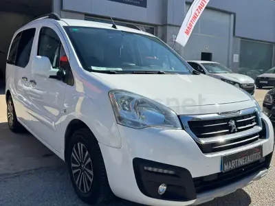 Usado Peugeot Partner Tepee Style 100 CV (73 kW) 2017 Blanco Monovolumen