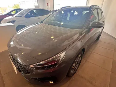 Nuevo Hyundai i30 100 CV (73 kW) 2026 Gris / plata Familiar