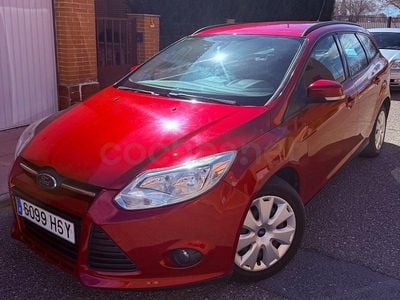 Usado Ford Focus Trend 95 CV (69 kW) 2013 Granate Familiar