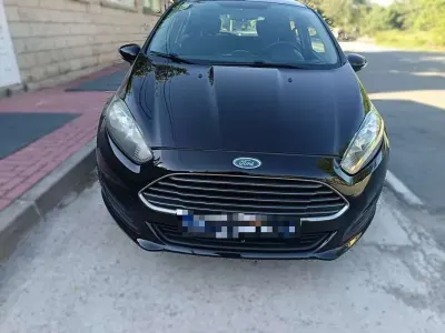 Usado Ford Fiesta Trend 75 CV (55 kW) 2013 Blanco Utilitario