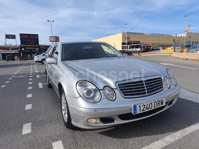 Usado Mercedes E270 Elegance 177 CV (130 kW) 2003 Gris / plata Berlina