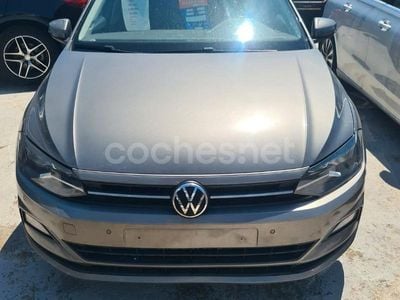 Usado VW Polo Advance 95 CV (69 kW) 2021 Gris / plata Berlina