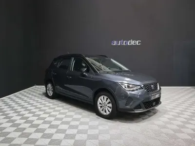 Usado Seat Arona Style 109 CV (80 kW) 2022 Gris SUV