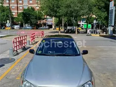 Usado Lexus IS200 155 CV (114 kW) 2001 Gris / plata Berlina