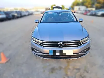 Usado VW Passat Business 150 CV (110 kW) 2022 Gris / plata Familiar