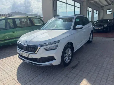 Usado Skoda Kamiq Ambition 110 CV (80 kW) 2022 Blanco SUV