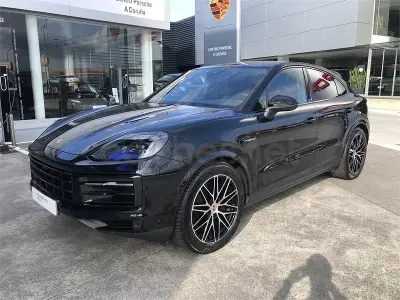 Usado Porsche Cayenne E-Hybrid 471 CV (346 kW) 2025 Negro metalizado SUV