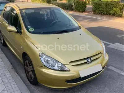 Usado Peugeot 307 138 CV (101 kW) 2002 Naranja Berlina