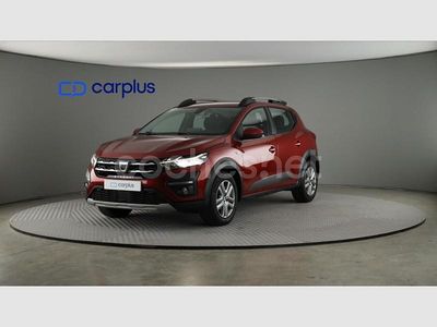 Usado Dacia Sandero Comfort 91 CV (66 kW) 2021 Rojo fusión (metalizado) Utilitario