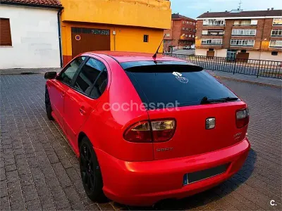 Usado Seat Leon Sport 125 CV (91 kW) 2000 Rojo Utilitario