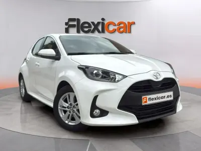Używany Toyota Yaris Edition 125 KM (91 kW) 2022 Biały Hatchback