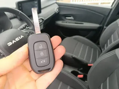 Usado Dacia Jogger Expression 100 CV (73 kW) 2025 Blanco Monovolumen