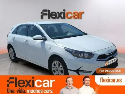 Usado Kia Ceed 136 CV (100 kW) 2023 Blanco Utilitario