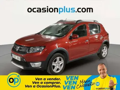 Usado Dacia Sandero Stepway 90 CV (66 kW) 2015 Rojo Utilitario
