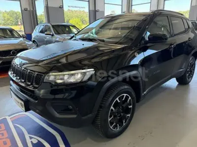 Usado Jeep Compass Trailhawk 240 CV (176 kW) 2024 Negro SUV