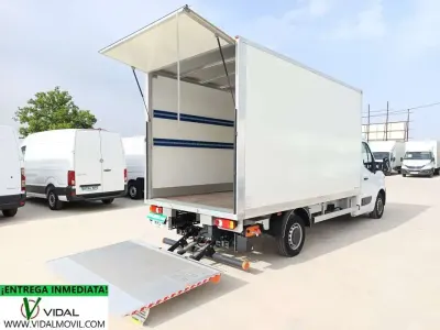 Usado Renault Master R.S. 145 CV (106 kW) 2024 Blanco Monovolumen