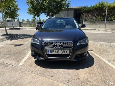 Usado Audi A3 Attraction 105 CV (77 kW) 2010 Gris / plata Berlina